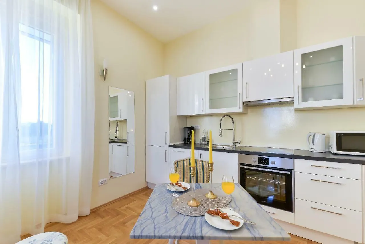 Noble Elégance Studio Apartments Zara